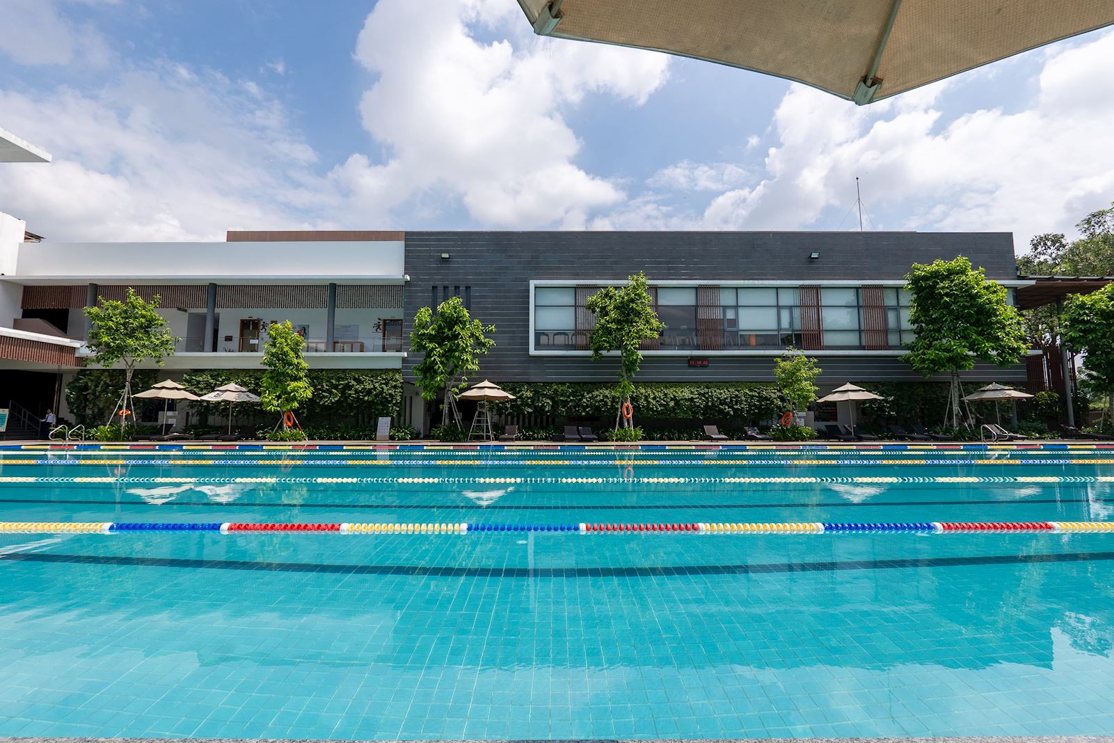 Hồ bơi chuẩn resort tại Celadon Sports Club Tân Phú